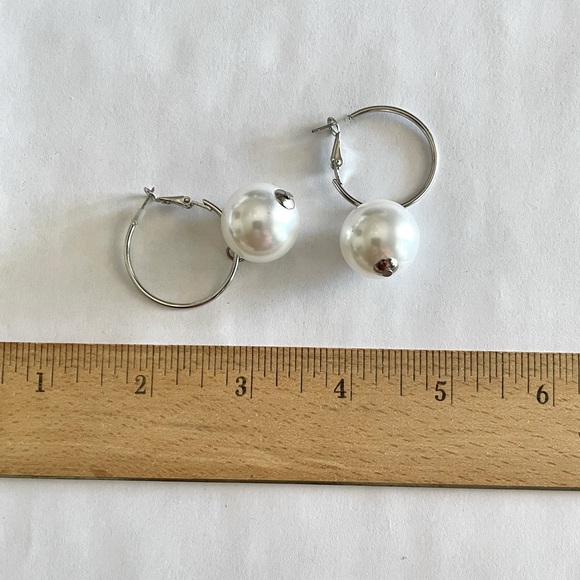 NWOT Lot of Four Pairs of Black and White and Silver Earrings - Picture 6 of 8